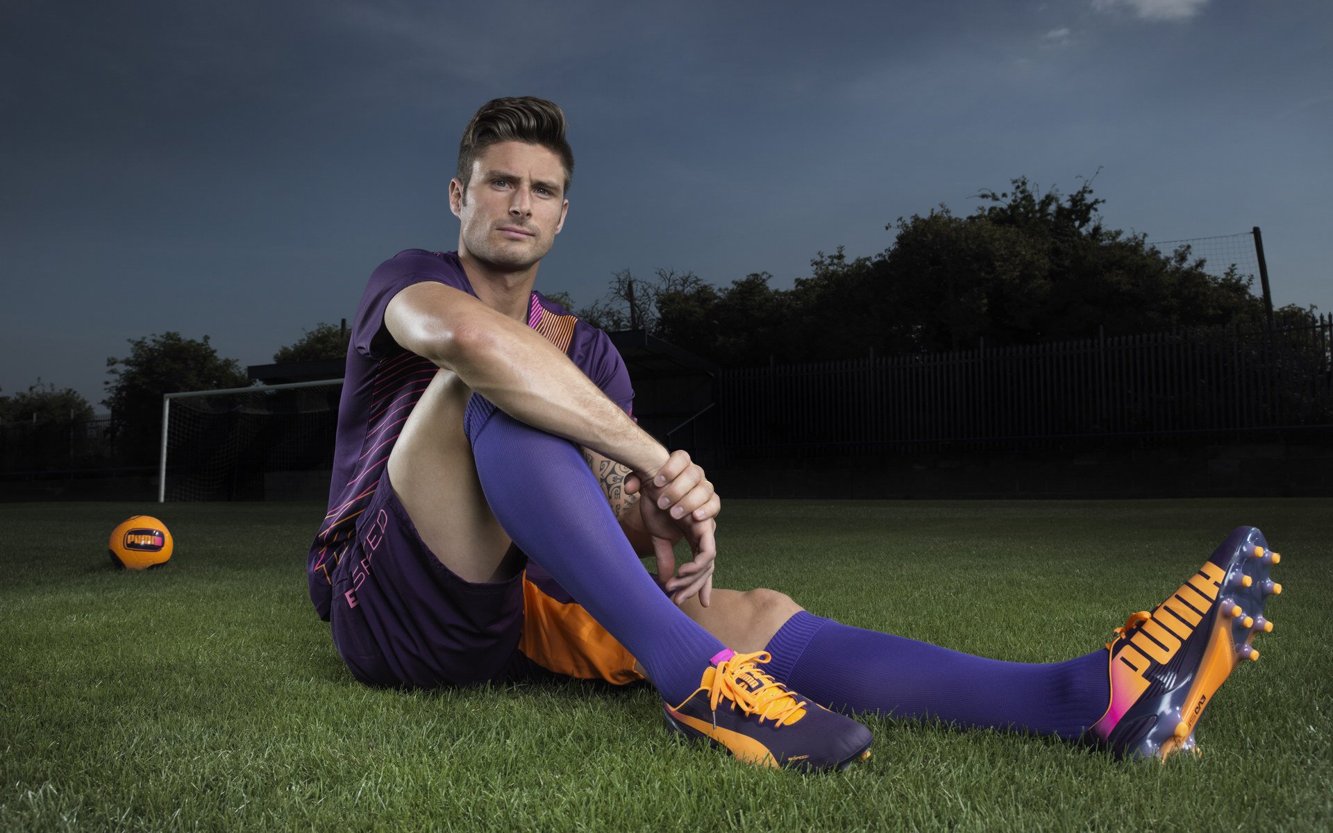 德甲球队建设虚拟战术模拟场景提升协同判断力,德甲场地